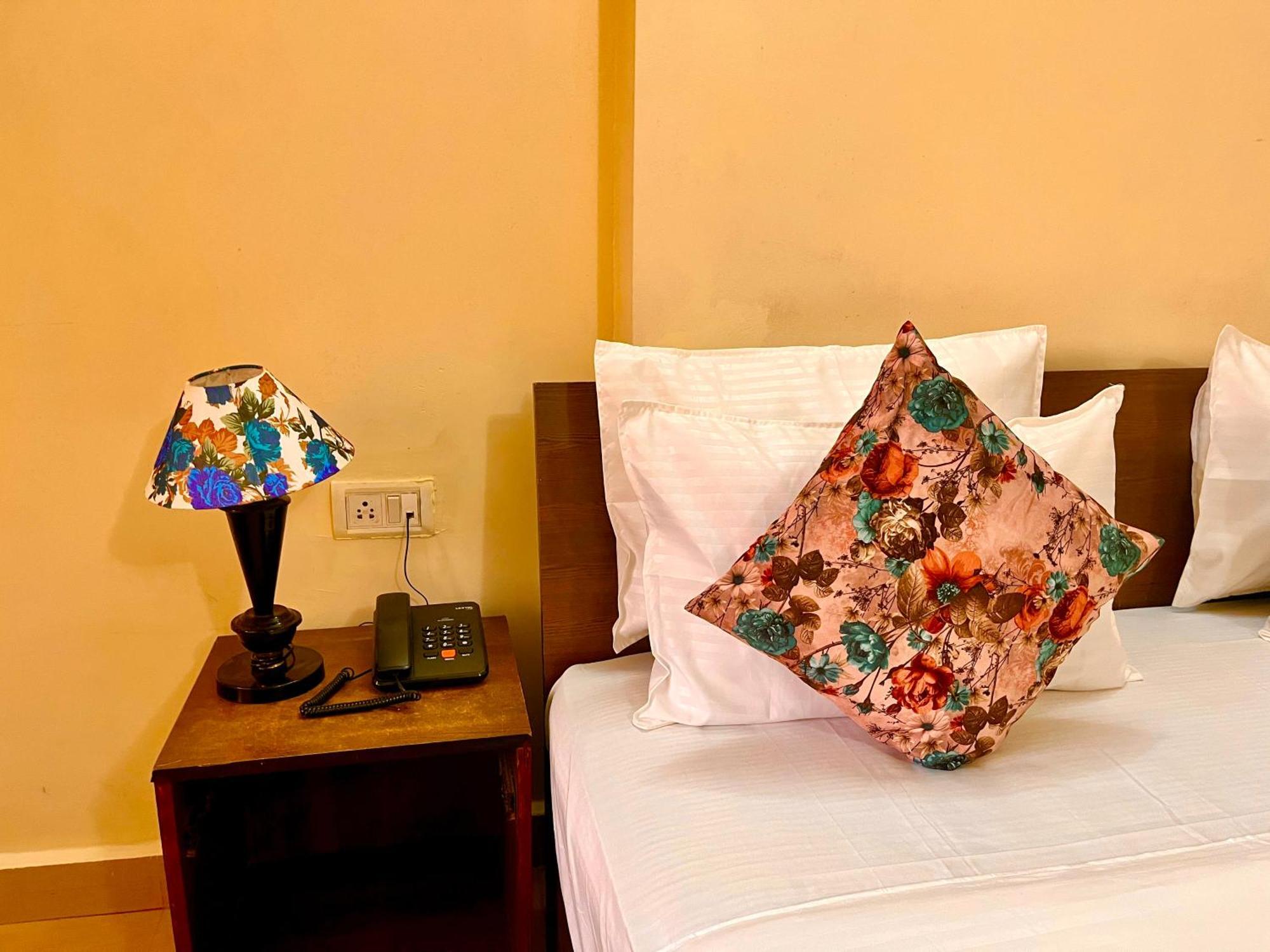 Summer Beach Resort, Goa - #Near Baga Beach #Swimming Pool #Garden #Bar #Lift #Premium Rooms #Property Of The Year #70565-84665 Калангуте Екстериор снимка