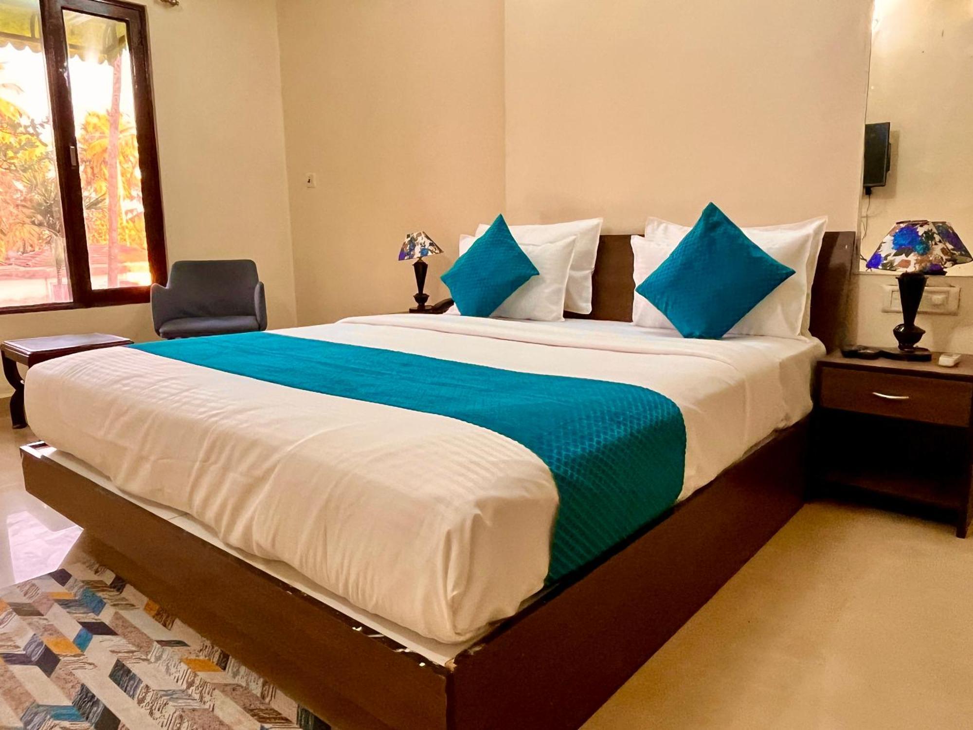 Summer Beach Resort, Goa - #Near Baga Beach #Swimming Pool #Garden #Bar #Lift #Premium Rooms #Property Of The Year #70565-84665 Калангуте Екстериор снимка