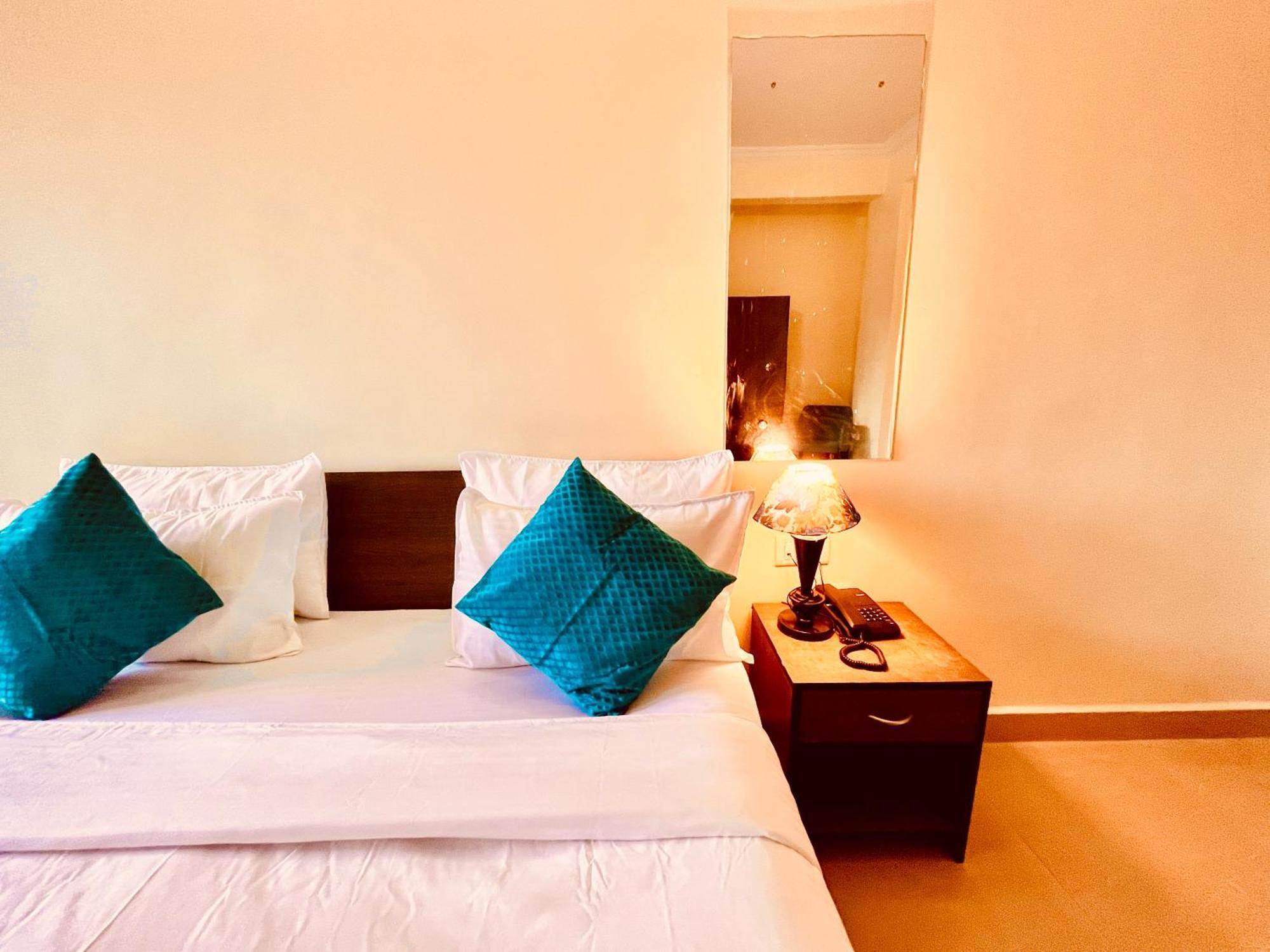 Summer Beach Resort, Goa - #Near Baga Beach #Swimming Pool #Garden #Bar #Lift #Premium Rooms #Property Of The Year #70565-84665 Калангуте Екстериор снимка